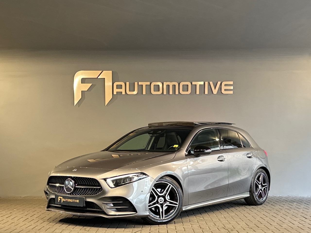 Mercedes-Benz A-klasse - 200 AMG Pano|Memory|Sfeer|Night Pakket - AutoWereld.nl