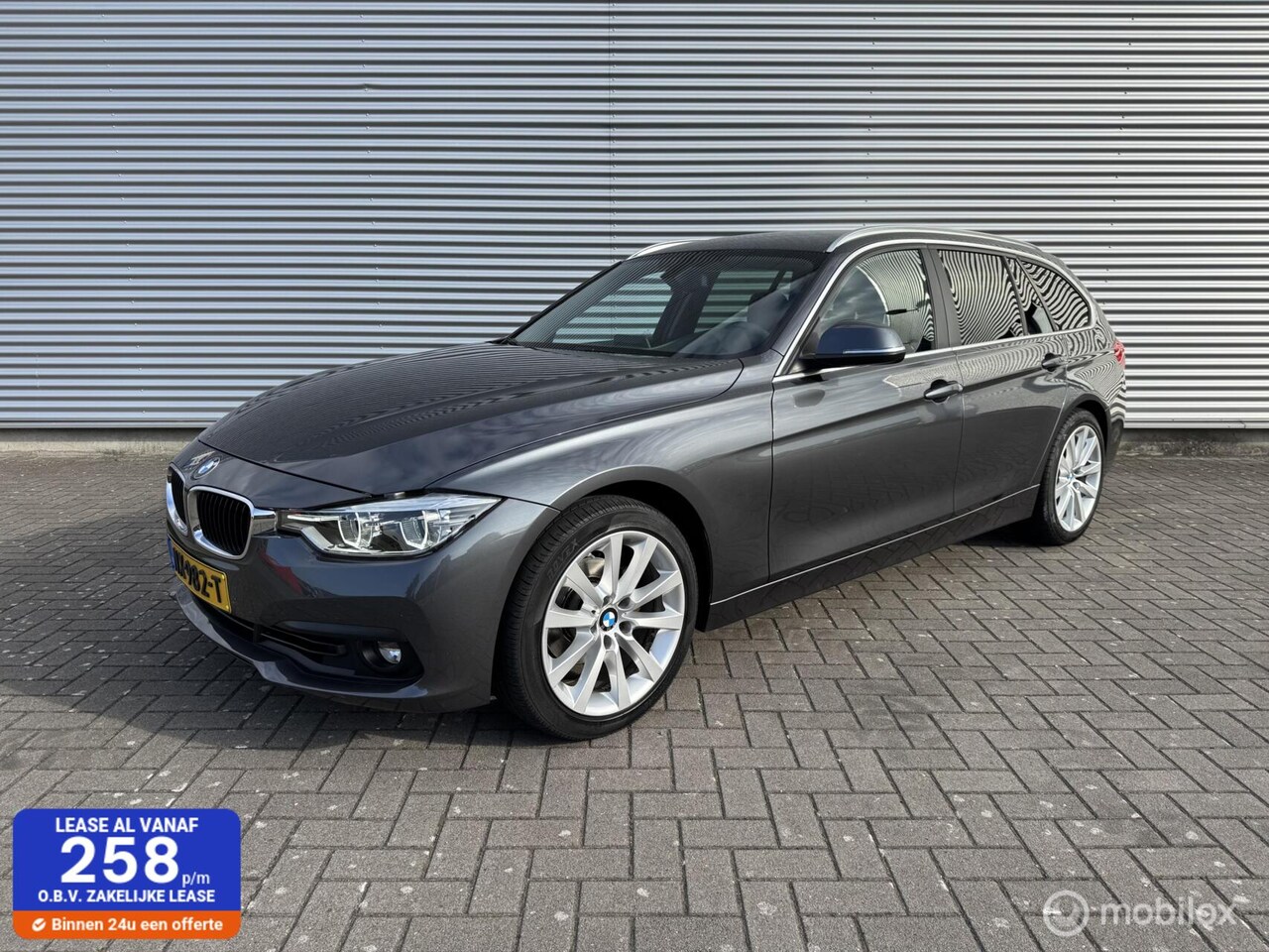 BMW 3-serie Touring - 318i Executive | Trekhaak | Navi | Automatische achterklep | - AutoWereld.nl