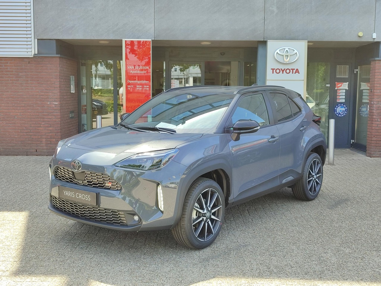 Toyota Yaris Cross - Hybrid 130 GR-SPORT NIEUW UIT VOORRAAD 18'' LM-VELGEN PARK-SENSOREN STOELVERW CAMERA NAVI - AutoWereld.nl