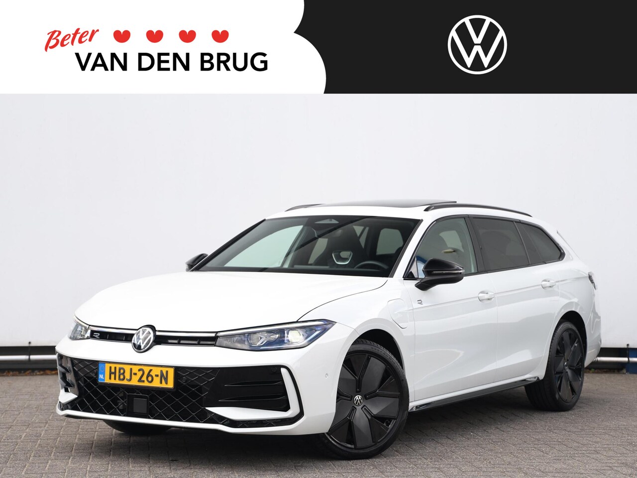 Volkswagen Passat Variant - 1.5 eHybrid 272PK R-Line Edition DEMO | Black style | Panoramadak | 19" inch lm velgen | N - AutoWereld.nl