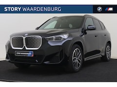 BMW iX1 - eDrive20 M Sport / Panoramadak / Trekhaak / Sportstoelen / Achteruitrijcamera / Adaptieve