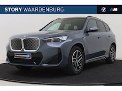 BMW iX1 - eDrive20 M Sport / Panoramadak / Trekhaak / Sportstoelen / Adaptieve LED / Comfort Access