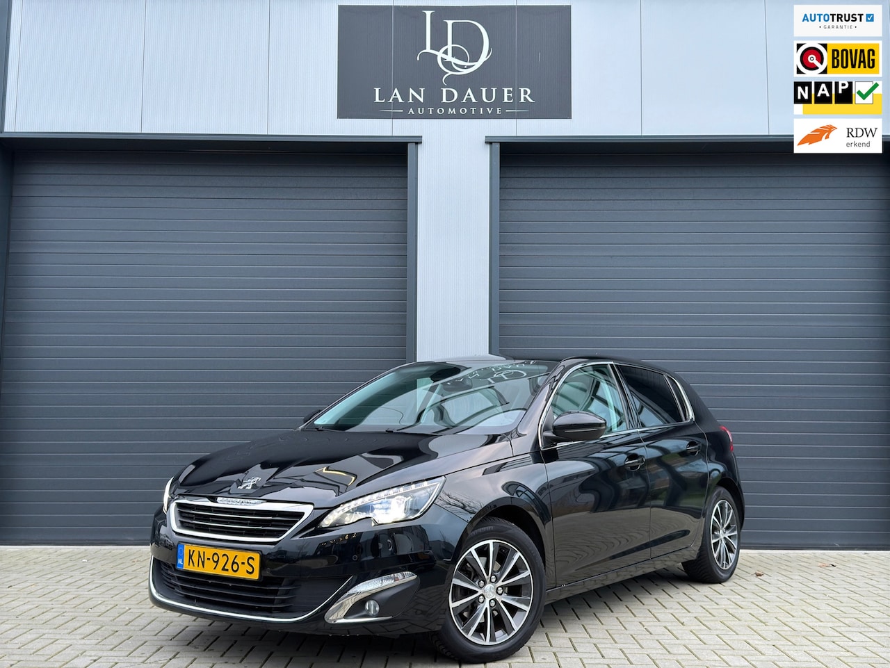 Peugeot 308 - 1.2 Allure / Wit INTERIEUR / Pano / Luxe uitv! - AutoWereld.nl