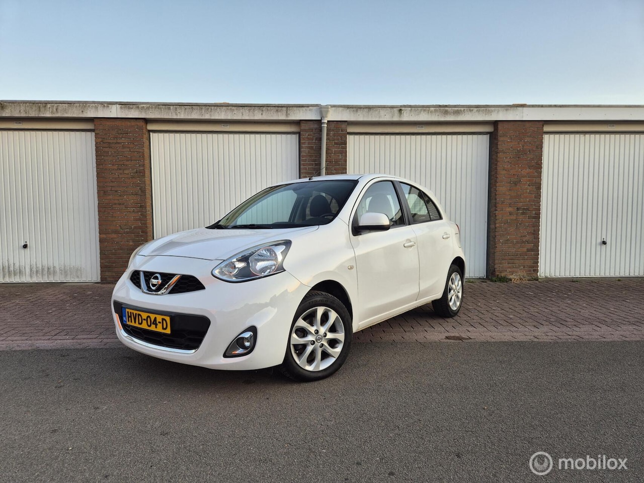 Nissan Micra - 1.2 Acenta / Dealeronderhouden/ Stoelverwarming / Automatische Airco / Cruisecontrol - AutoWereld.nl