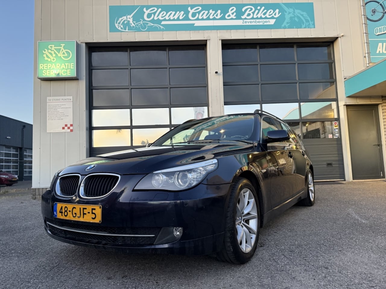 BMW 5-serie Touring - 520i Corp. L. Bns L. - AutoWereld.nl