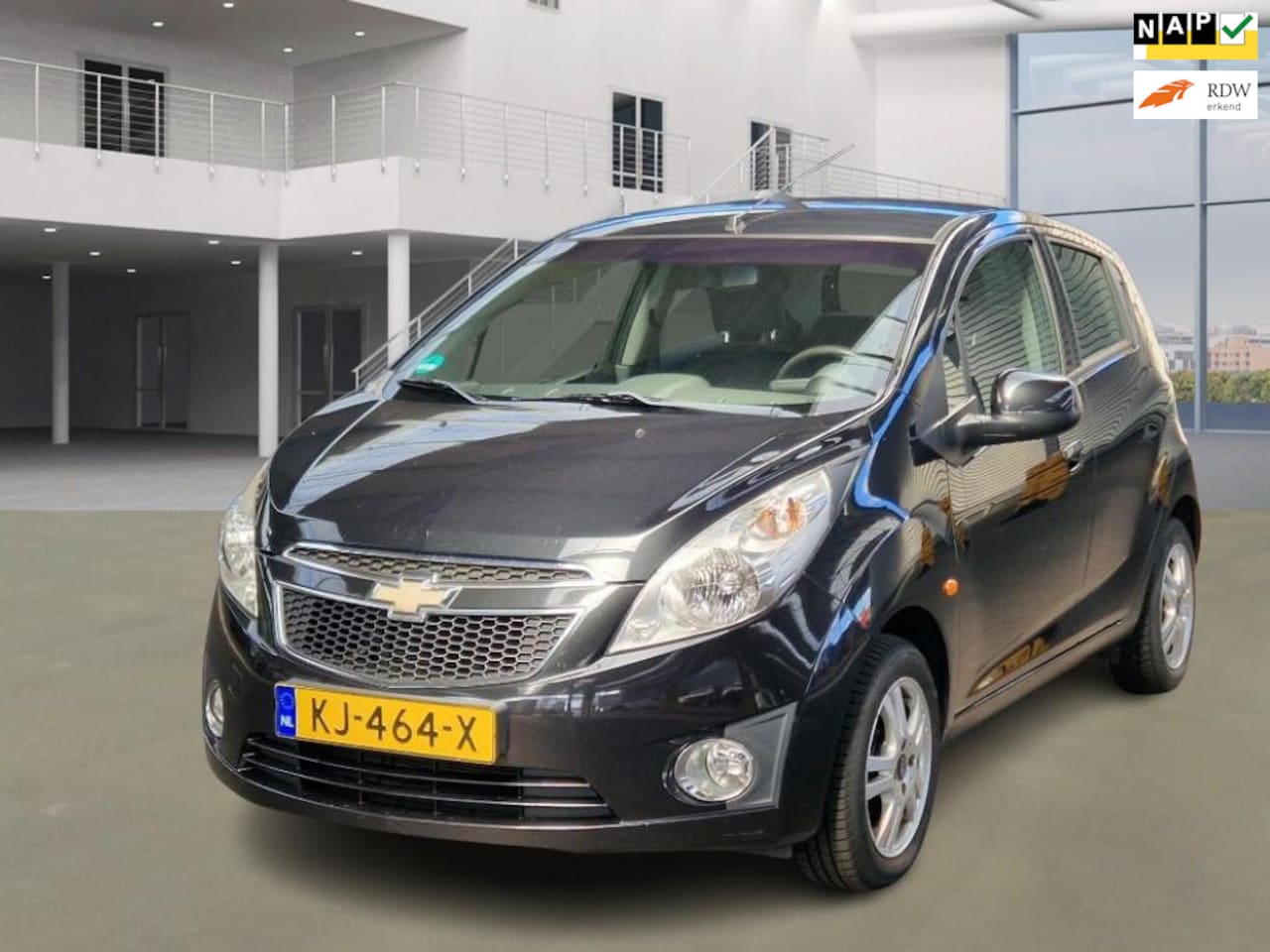 Chevrolet Spark - 1.0 16V L /airco/elekramen/stuurbekr/lage km/2xsleutels - AutoWereld.nl