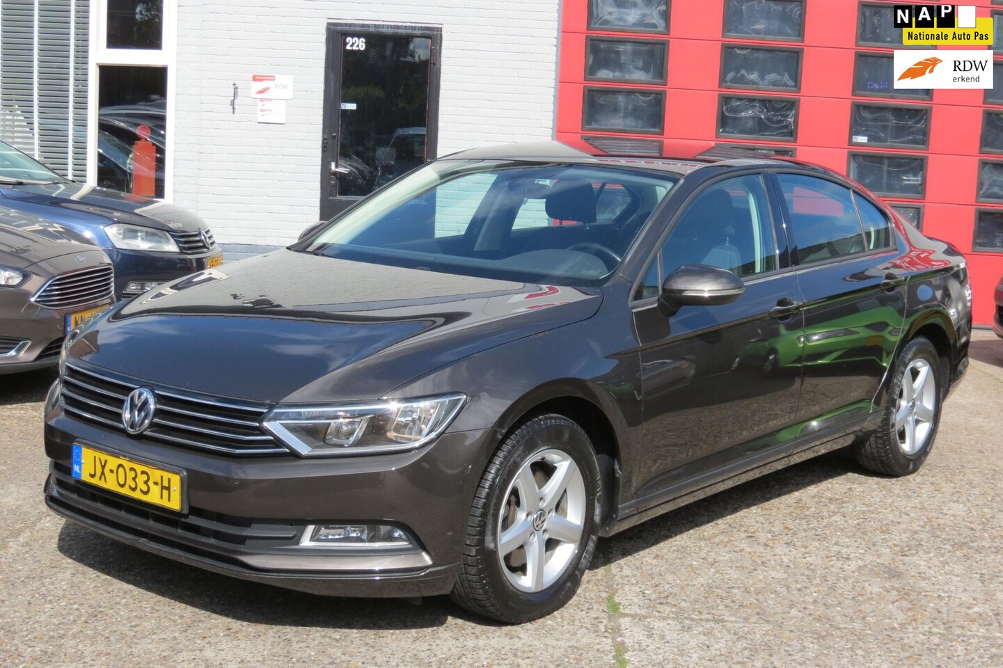 Volkswagen Passat - 1.4 TSI, SEDAN , CR Contr, Trekhaak, LM Velg - AutoWereld.nl