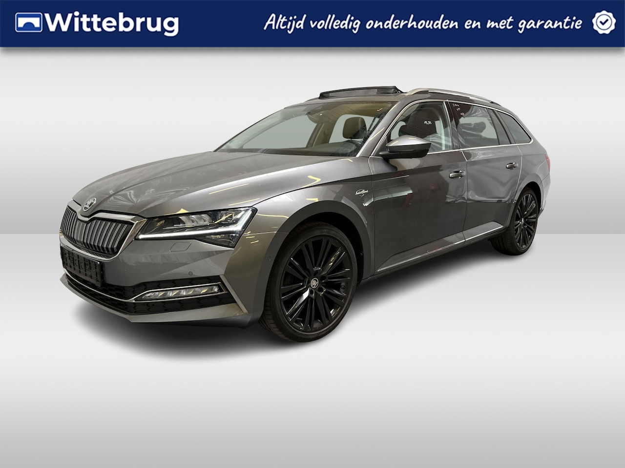 Skoda Superb Combi - 1.4 TSI iV Laurin & Klement / AUTOMAAT/ ELEKTR. TREKHAAK/ PANO/ LEDER/ 19" LMV/ ADAPT. CRU - AutoWereld.nl