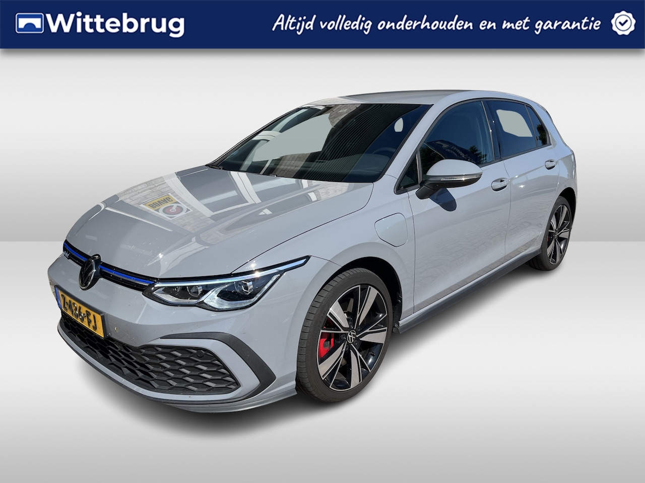 Volkswagen Golf - 1.4 eHybrid GTE / AUTOMAAT/ 245 PK/ PARK. SENSOR. V+A/ CAMERA/ STUUR+STOEL VERWARM./ APP-C - AutoWereld.nl