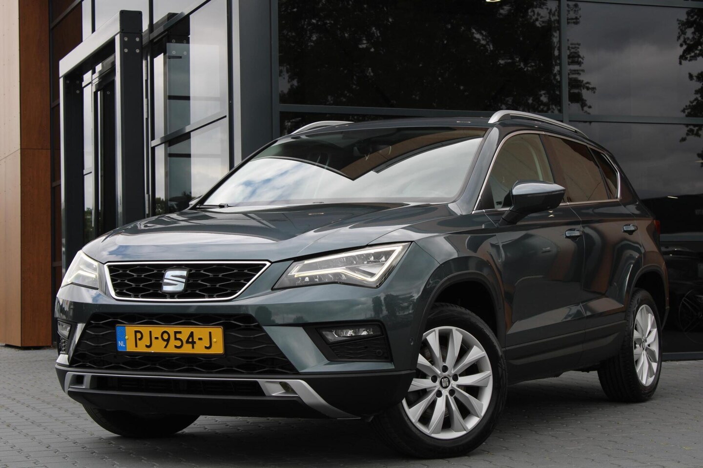 SEAT Ateca - 1.6TDI Style | LED koplampen | Camera | Trekhaak - AutoWereld.nl