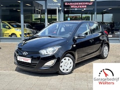 Hyundai i20 - 1.2i Black pack stoelverw. airco 5drs nw apk