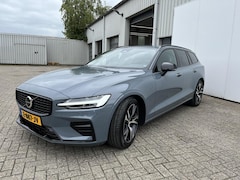 Volvo V60 - 2.0 B4 Plus Dark|ACC|Blis|Stoel/stuurverw.|trekh.|PAS V/A|