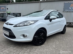 Ford Fiesta - 1.25 /White Edition 6/12 m garantie
