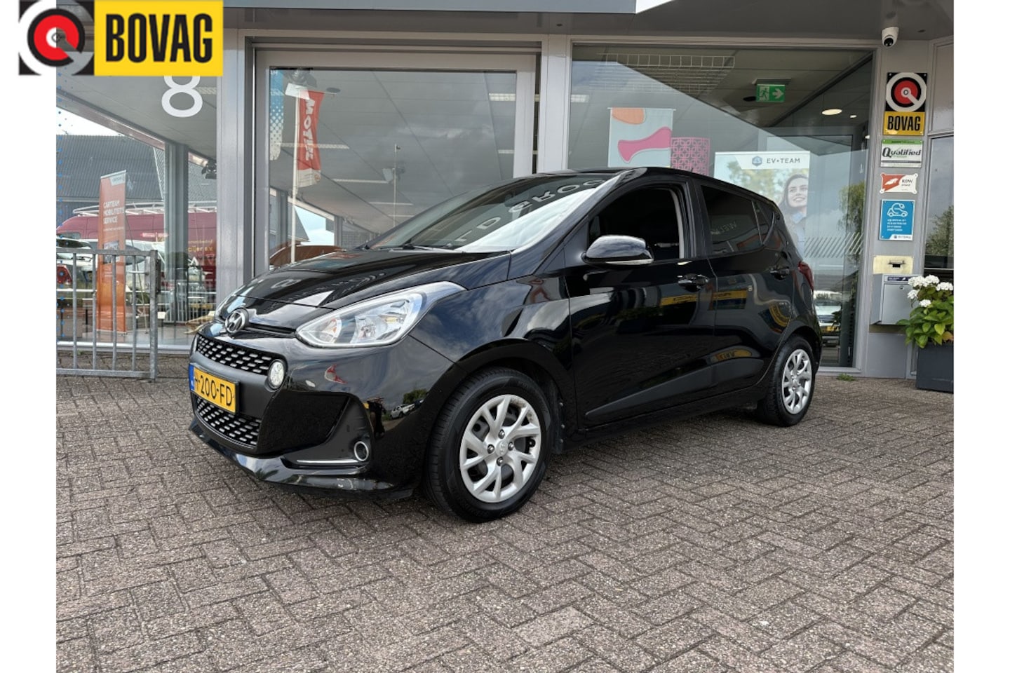 Hyundai i10 - 1.0i Premium | Verwarmde stoelen + stuur | Carplay | Airco | Cru - AutoWereld.nl