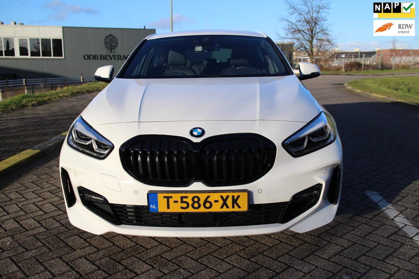 BMW 1-serie - 118i_AUTOMAAT_LEER_NETTE AUTO_M-SPORT_LUX UITVOERING!!! - AutoWereld.nl