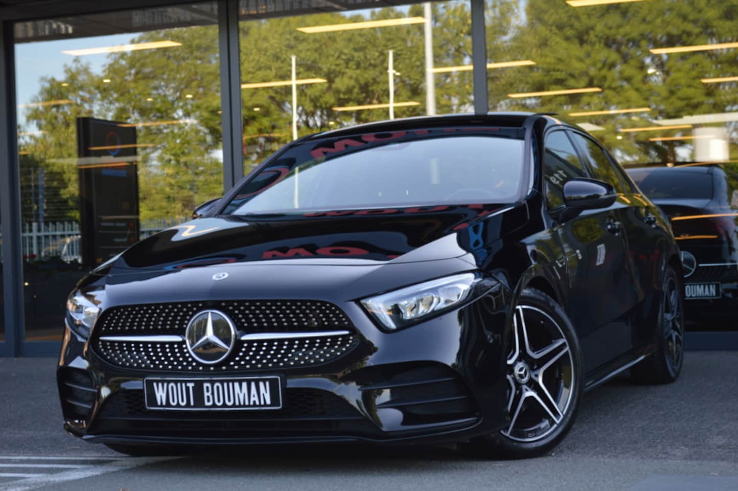 Mercedes-Benz A-klasse - 200 AMG Led Panorama Widescreen Sfeer Camera 360 Pdc - AutoWereld.nl