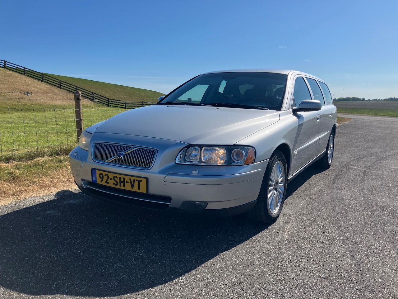 Volvo V70 - 2.4 Edition II Versnellingsbak gereviseerd, 2 sets wielen, isofix, stoelverhoger - AutoWereld.nl