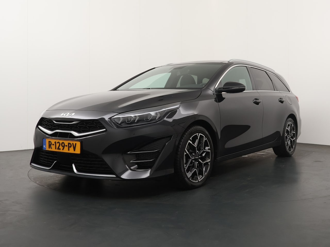 Kia Cee'd Sportswagon - Ceed AUTOMAAT 1.5 T-GDi GT-Line - Panoramadak - Stoel en stuurwielverwarming - Apple CarPl - AutoWereld.nl
