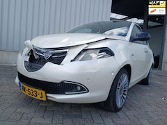 Lancia Y(psilon) - Ypsilon 0.9 TwinAir Platinum - Airco - Schade - Start niet