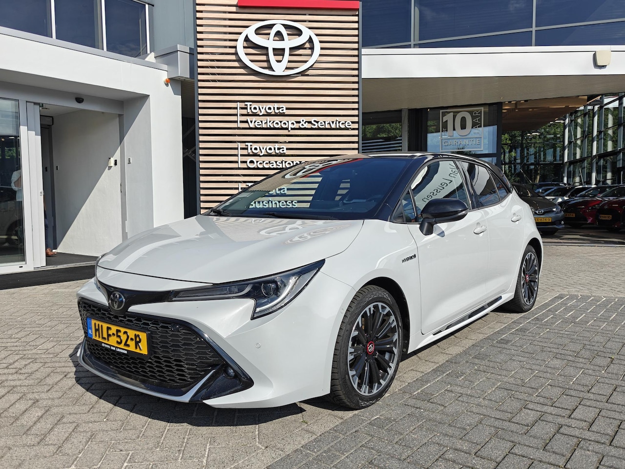 Toyota Corolla - 1.8 HYBRID GR-SPORT 5-DEURS NAVI DRAADLOOS-LADEN-TEL KEYLESS LEDER LED-PAKKET PARK-SENSORE - AutoWereld.nl