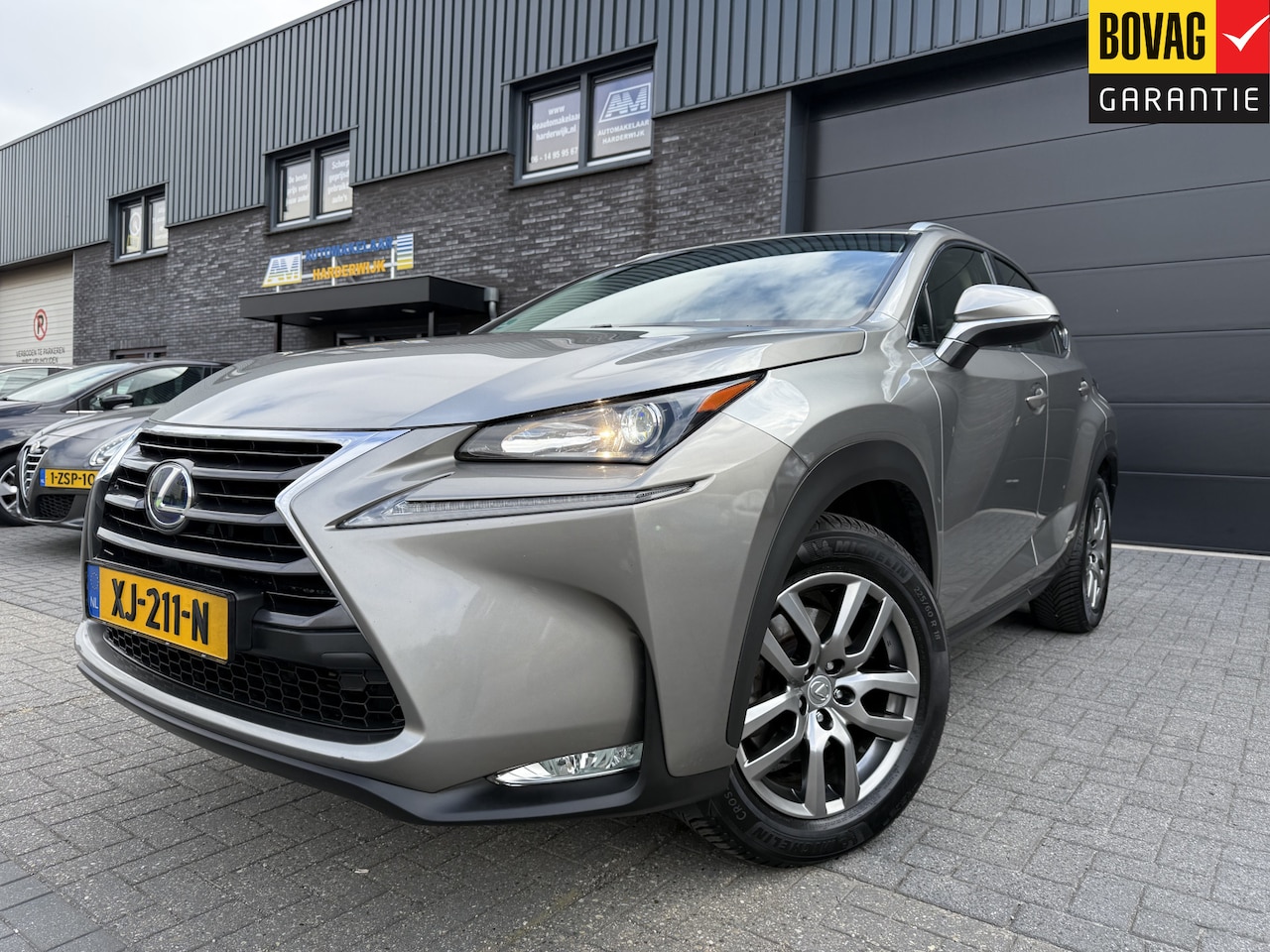 Lexus NX - 300h Luxury Line | 1E EIGENAAR | 12MND GARANTIE | NAVI | XENON | LEDER | AUTOMAAT | - AutoWereld.nl