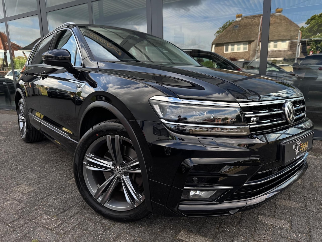 Volkswagen Tiguan - 2.0 TSI 4Motion Highline Business R-Line |Pano. - AutoWereld.nl
