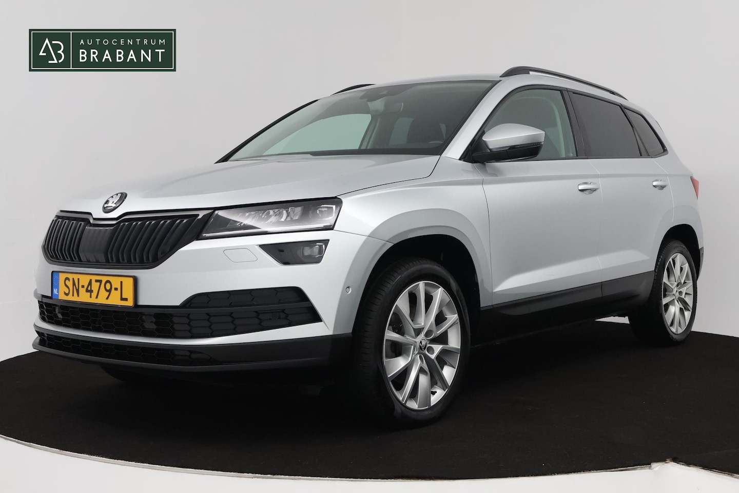 Skoda Karoq - 1.5 TSI ACT Style Business (TREKHAAK, STOELVERWARMING, ACHTERUITRIJCAMERA, NAVIGATIE, ELEK - AutoWereld.nl