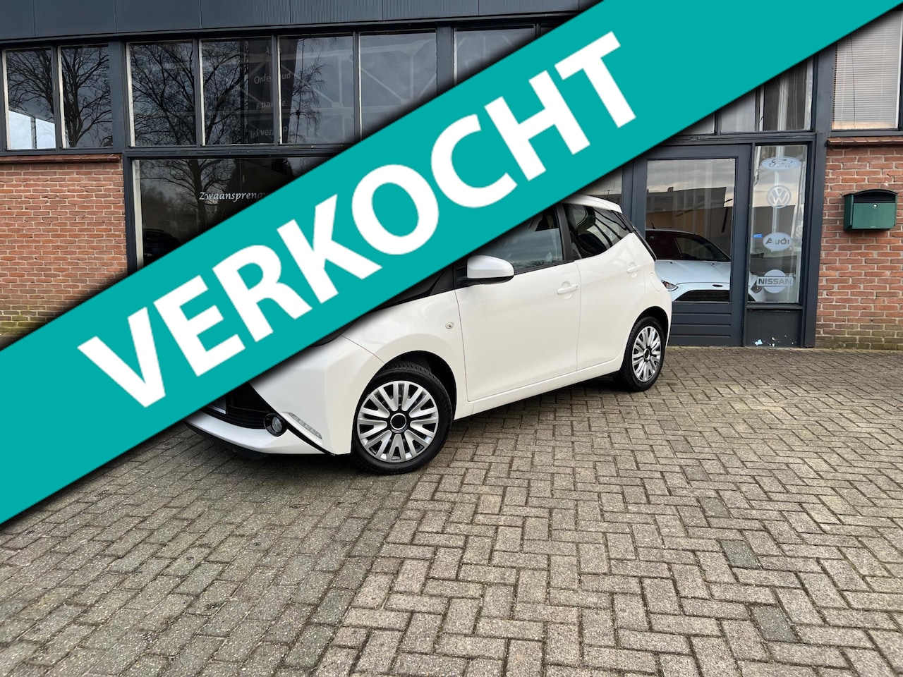 Toyota Aygo - 1.0 VVT-i x-play 1.0 VVT-i x-play, Airco, Grote beeldscherm, Achteruitrijcamera - AutoWereld.nl