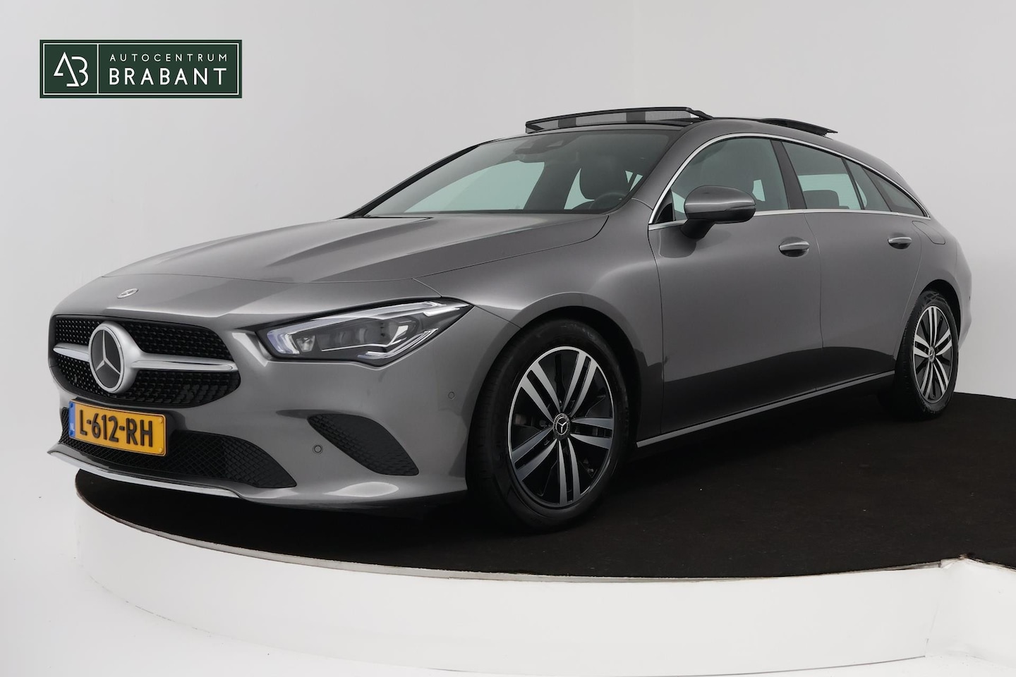 Mercedes-Benz CLA-klasse Shooting Brake - 200 Business Solution Luxury (PANORAMADAK, SFEERVERLICHTING, STOELVERARMING, CAMERA) - AutoWereld.nl