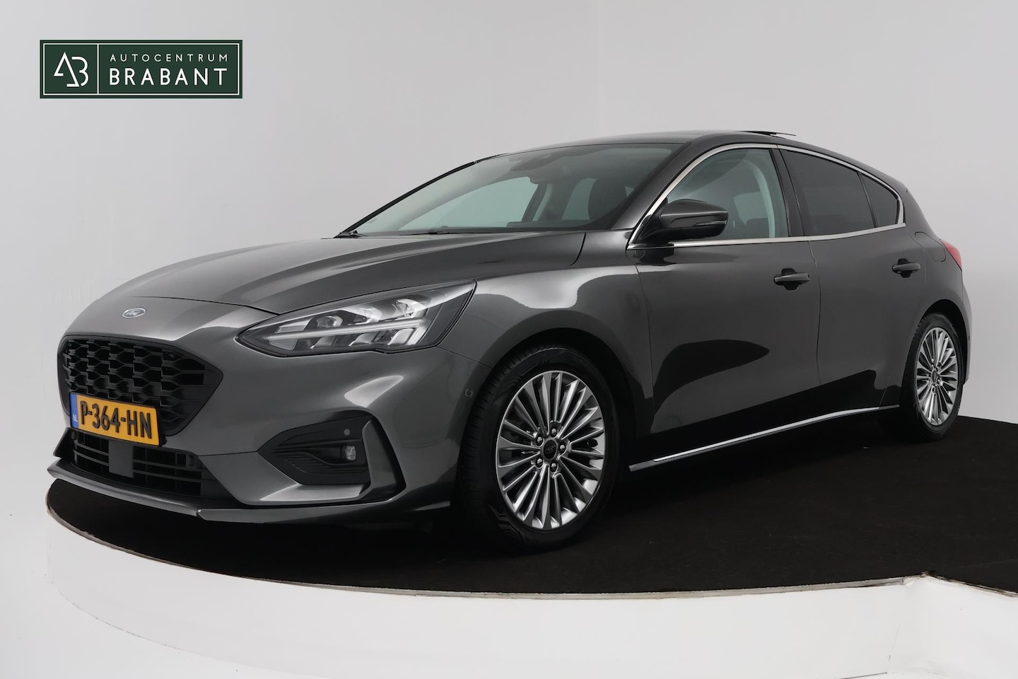 Ford Focus - 1.0 EcoBoost Titanium Business (PANORAMADAK, TREKHAAK, ACHTERUITRIJCAMERA, STOEL/STUUR VER - AutoWereld.nl