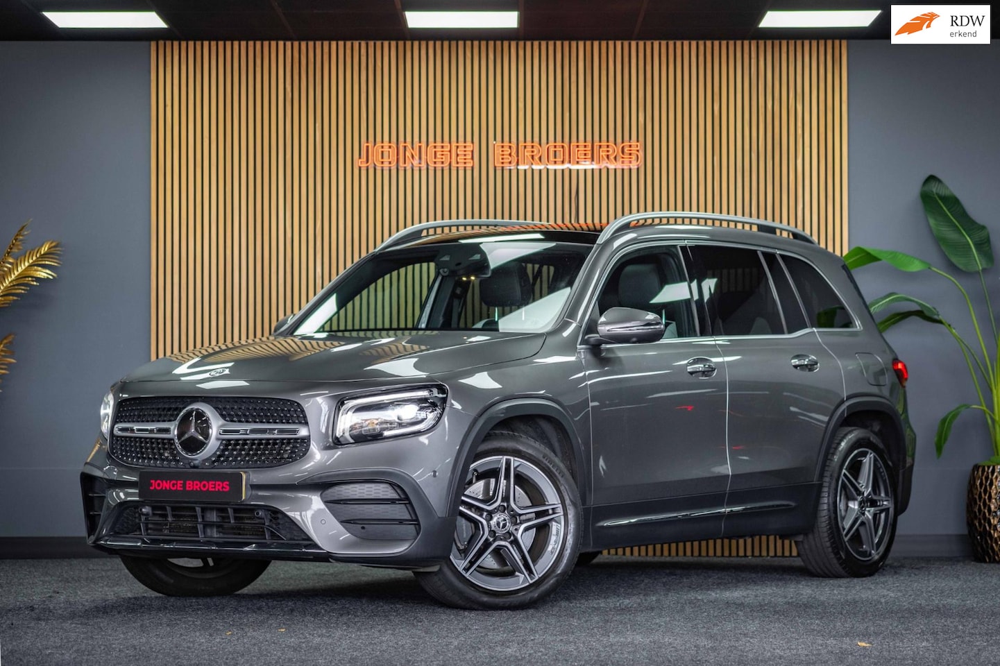 Mercedes-Benz GLB - 250 4MATIC AMG Line |Pano|360|Burmester - AutoWereld.nl