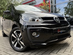 Volkswagen Up! - 1.0 * HIGH UP * NAVI/ CRUISE/ LMV/ STOELVERWARMING/ PRIVACY GLAS