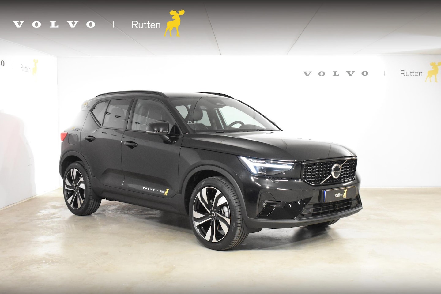 Volvo XC40 - B4 211PK Automaat Plus Dark / Lighting Pack / Connect Nubuck bekleding / 20'' velgen / Ext - AutoWereld.nl