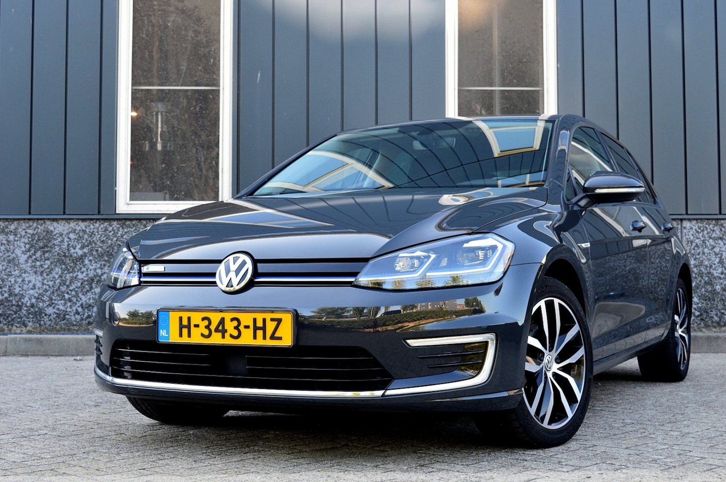 Volkswagen e-Golf - E-DITION Rijklaarprijs-Garantie Virtual cockpit Navigatie Airco 17 Inch Led - AutoWereld.nl