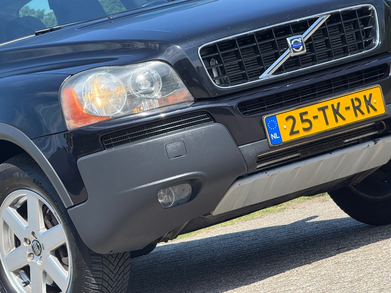 Volvo XC90 - 2.5 T Momentum 7pers - Black Sapphire Metallic - LPG/G-3 - Compleet onderhouden! - AutoWereld.nl