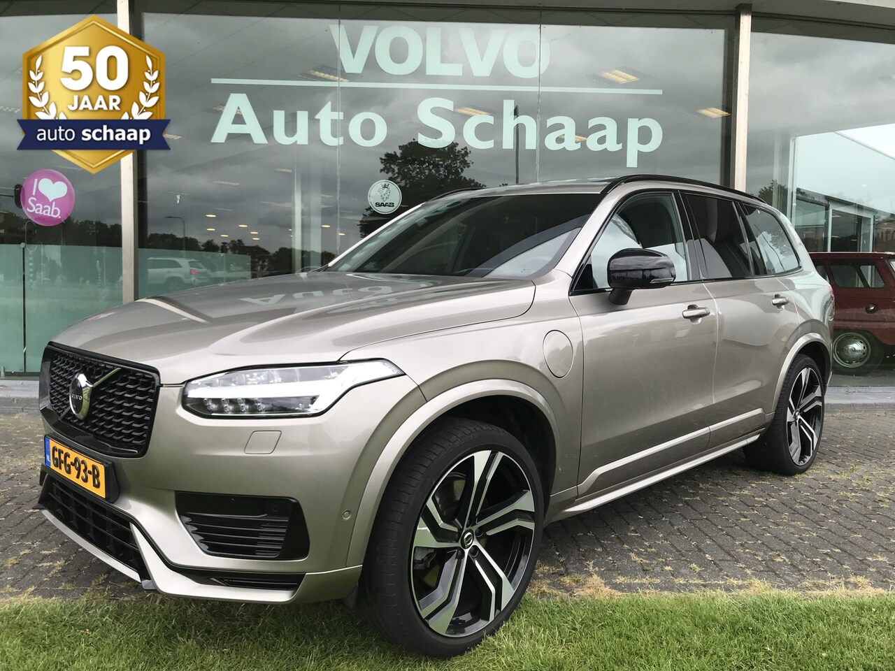 Volvo XC90 - 2.0 T8 Twin Engine AWD R-Design 7-persoons | Rijklaar incl 12 mnd Bovag | Panoramadak Trek - AutoWereld.nl
