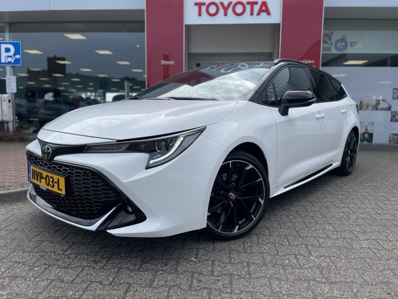 Toyota Corolla Touring Sports - 2.0 Hybrid GR-Sport Plus Bi-Tone | Trekhaak | Head-Up Display | - AutoWereld.nl
