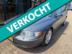 Volvo V70 - 2.5T Summum Automaat LEER / NAVI / TREKHAAK