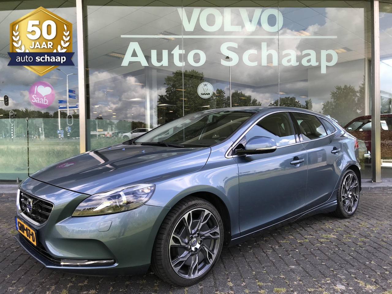 Volvo V40 - 1.6 T3 Summum | Rijklaar incl garantie | Xenon Navigatie Leer Stoelverwarming Trekhaak - AutoWereld.nl