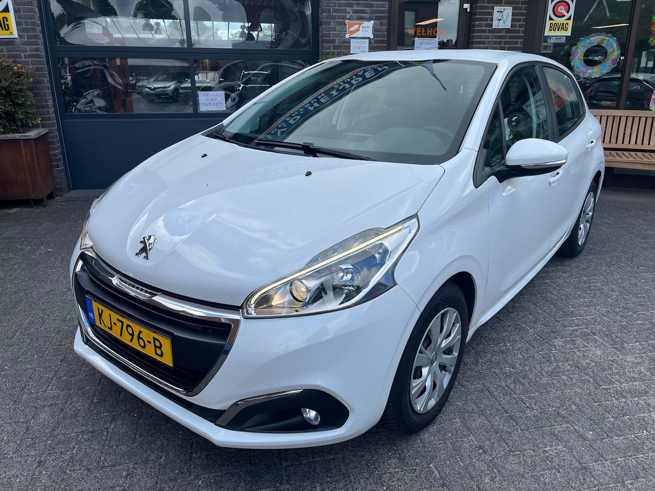 Peugeot 208 - 1.2 VTI PureTech CarPlay PDC - AutoWereld.nl