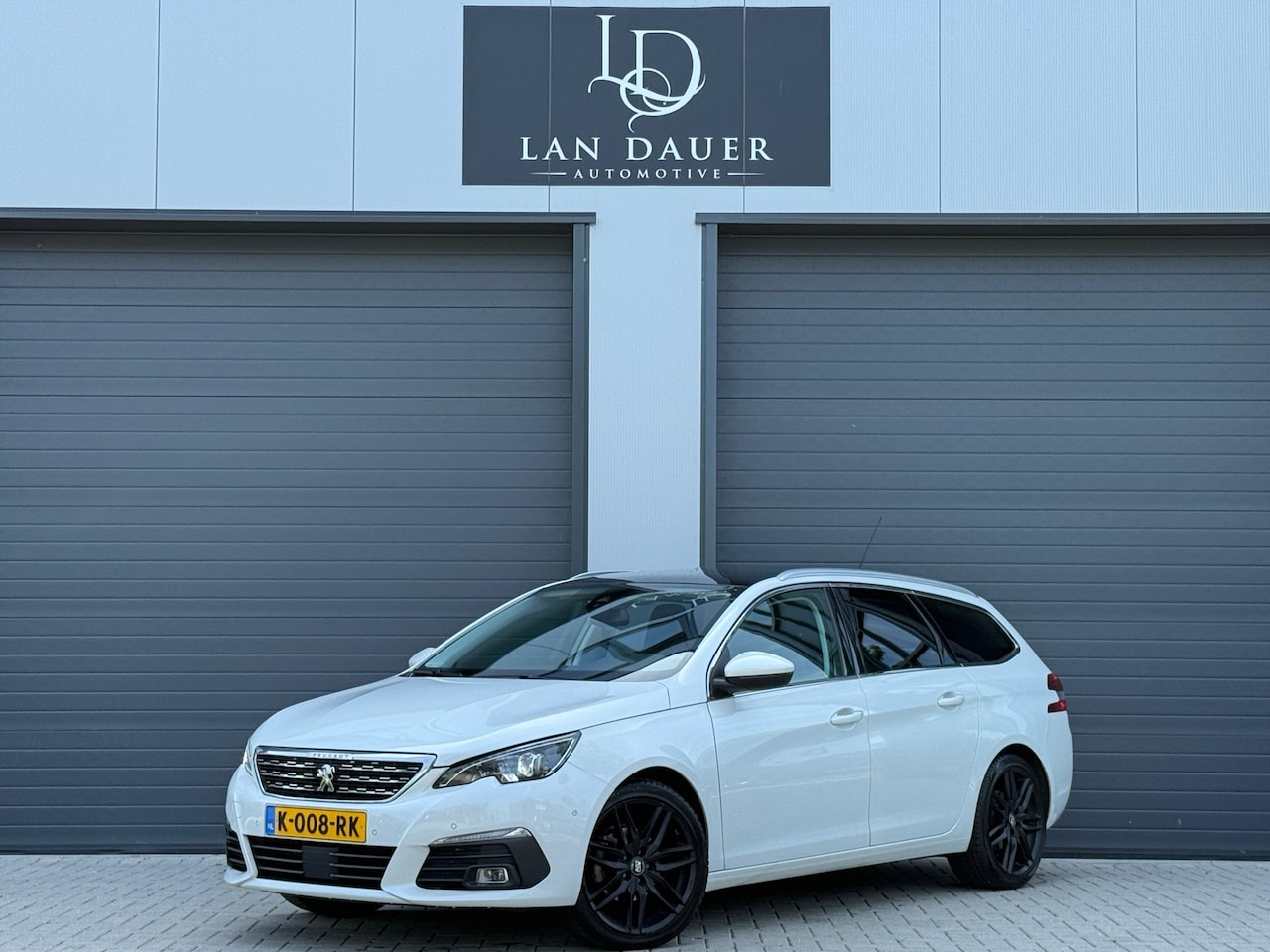Peugeot 308 SW - 1.2 PureTech Blue Premium / Automaat / Pano - AutoWereld.nl