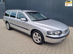 Volvo V70 - 2.4 D5 COMFORT LINE AIRCO LEDER LMV