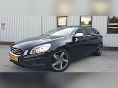 Volvo V60 - 1.6 T3 R-DESIGN