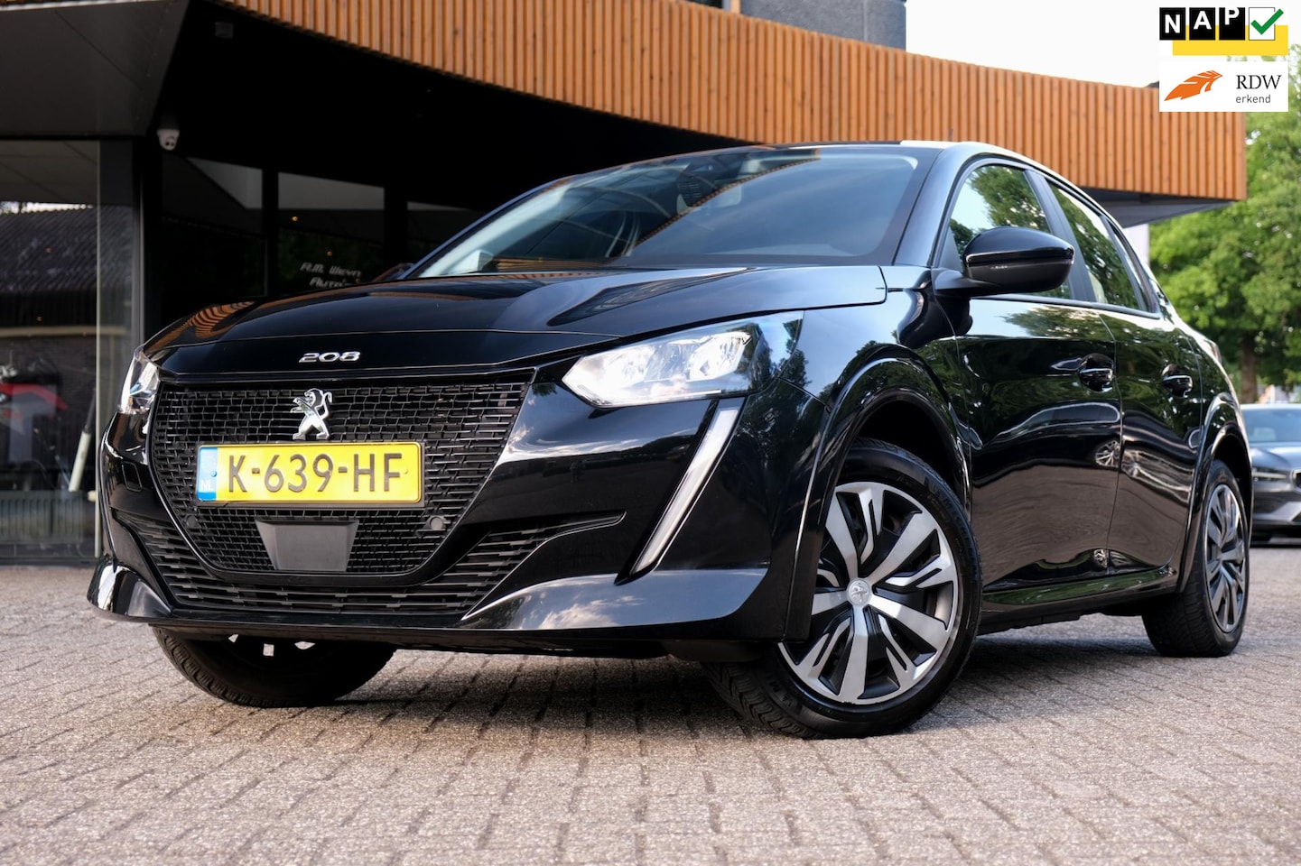 Peugeot e-208 - EV Active 50 kWh/Lane Assist/Clima/PDC/Carplay/DAB - AutoWereld.nl