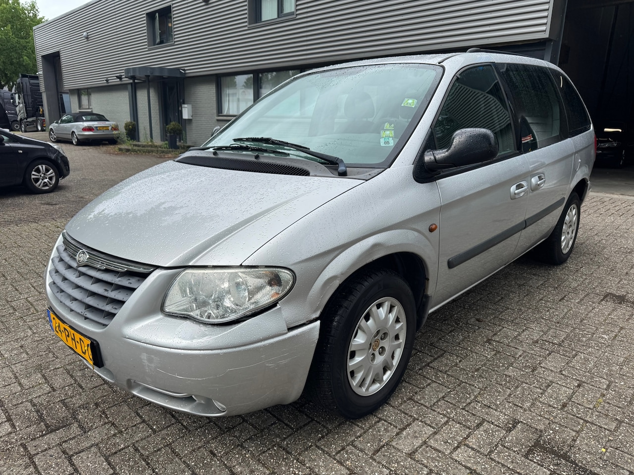 Chrysler Voyager - 2.8 CRD SE Luxe Automaat - 6 persoons - - AutoWereld.nl