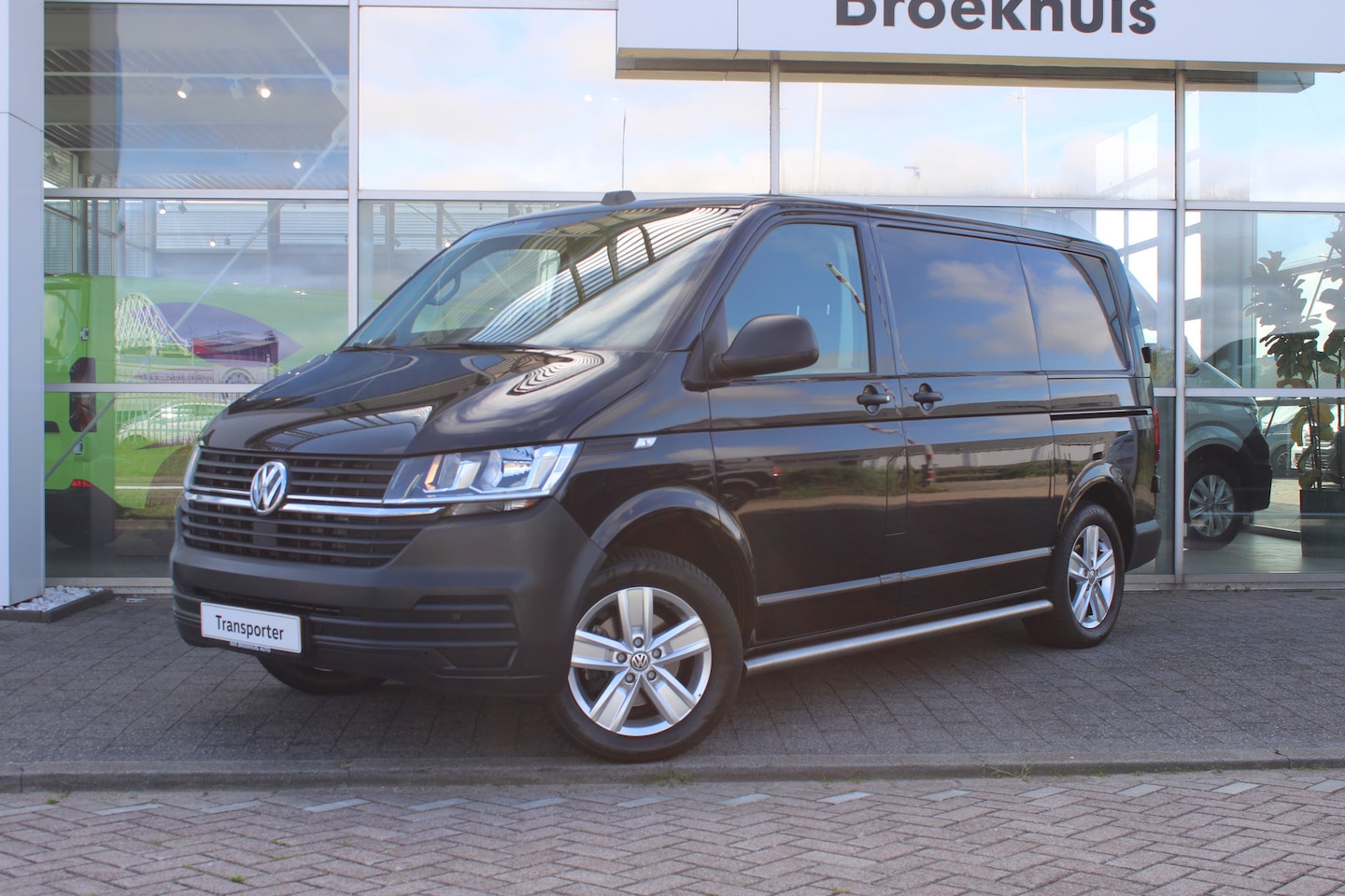 Volkswagen Transporter - Comfortline | 2.0 TDI | L1| 150 pk | Automaat | Cruise | Trekhaak | Sortimo Inrichting | C - AutoWereld.nl