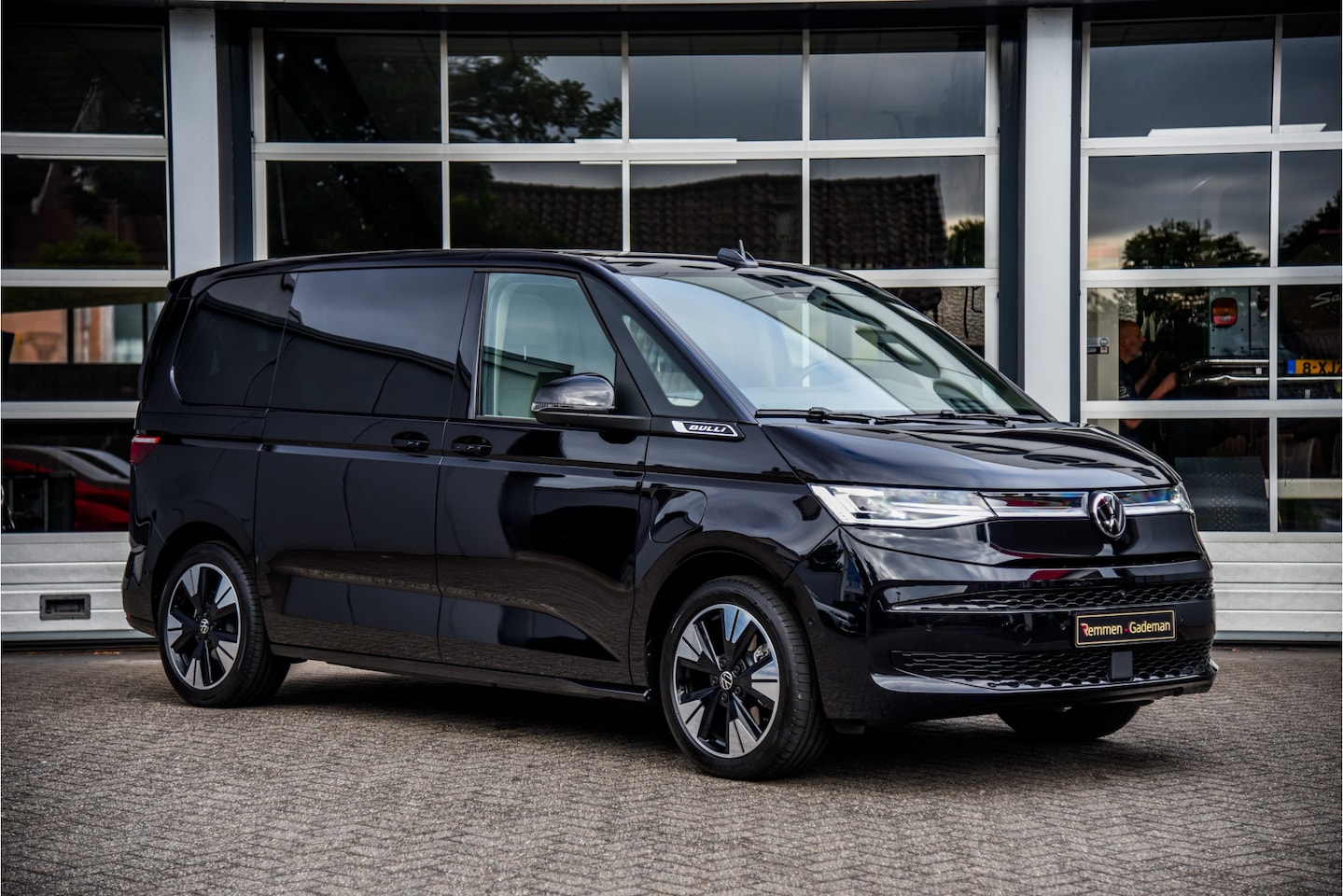 Volkswagen Multivan - 1.5 eHybrid L1 Bulli Edition 4Motion 1.5 eHybrid L1 Bulli Edition 4Motion - AutoWereld.nl