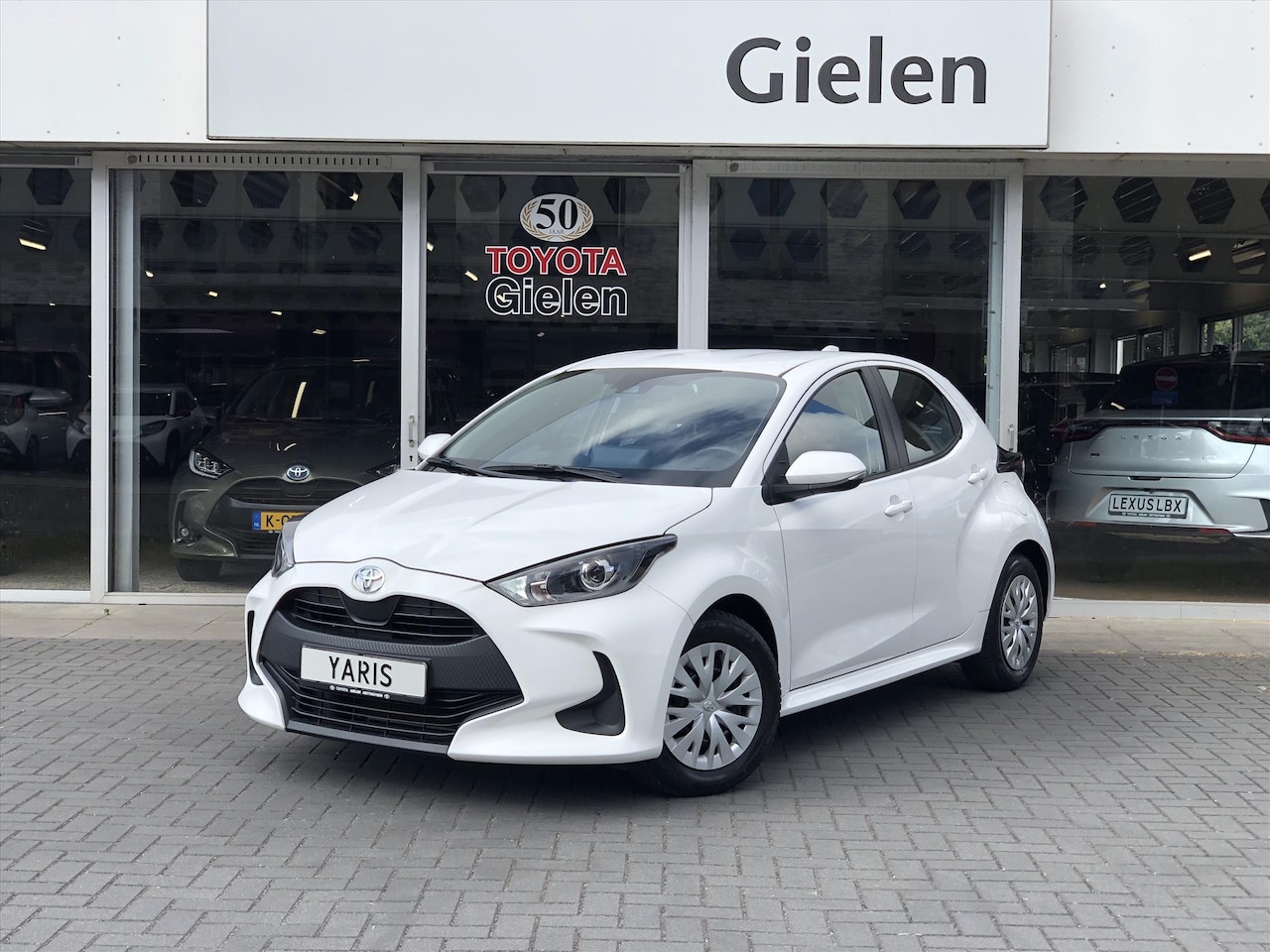 Toyota Yaris - 1.0 VVT-i Active | Apple Carplay/Android auto, Licht en regensensor, Airco, Adaptieve crui - AutoWereld.nl