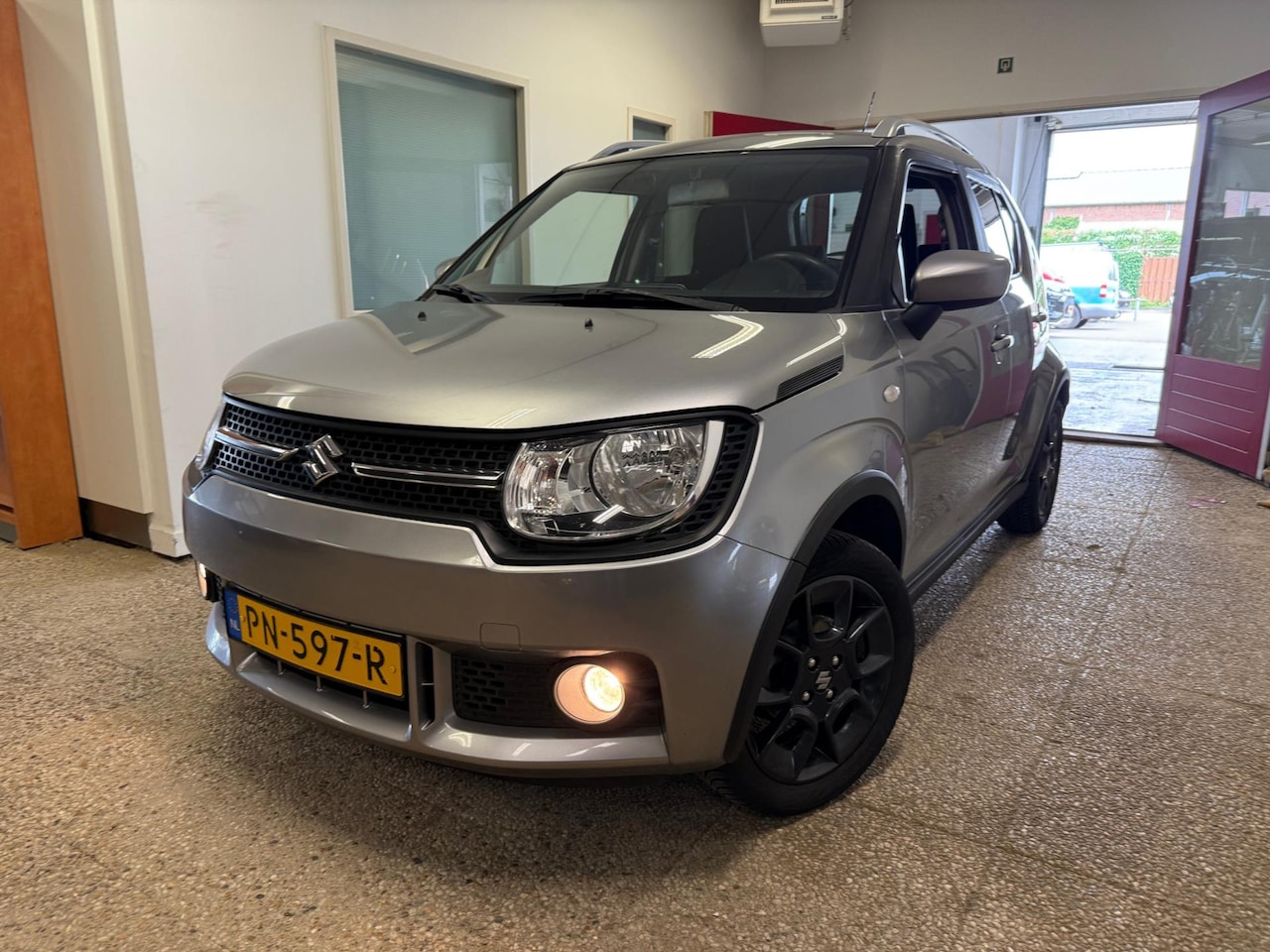Suzuki Ignis - 1.2 Select | Navi | Trekhaak | All Season - AutoWereld.nl
