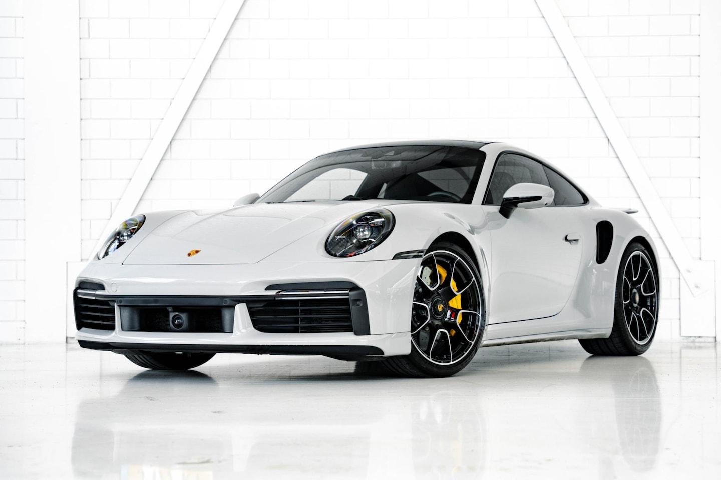 Porsche 911 - (992) Turbo S | Sport Chrono Pakket | Sportuitlaat | Burmester sound - AutoWereld.nl